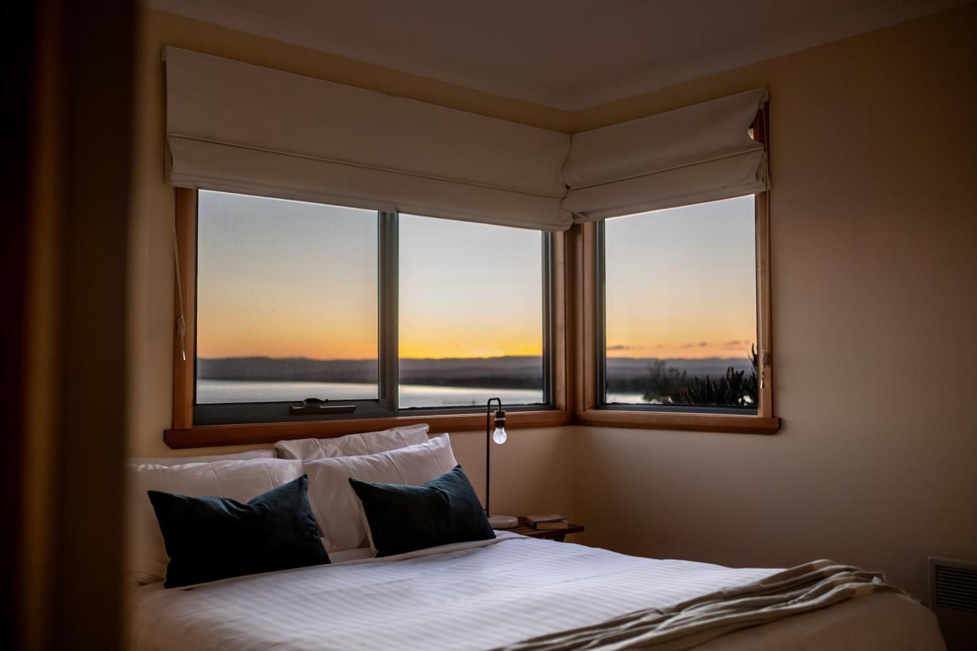 Waterline Holiday Home Coles Bay Bagian luar foto