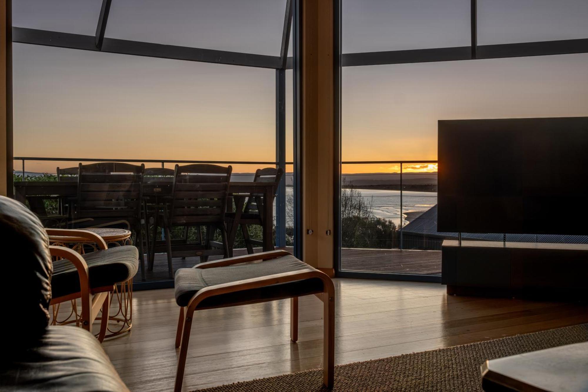 Waterline Holiday Home Coles Bay Bagian luar foto