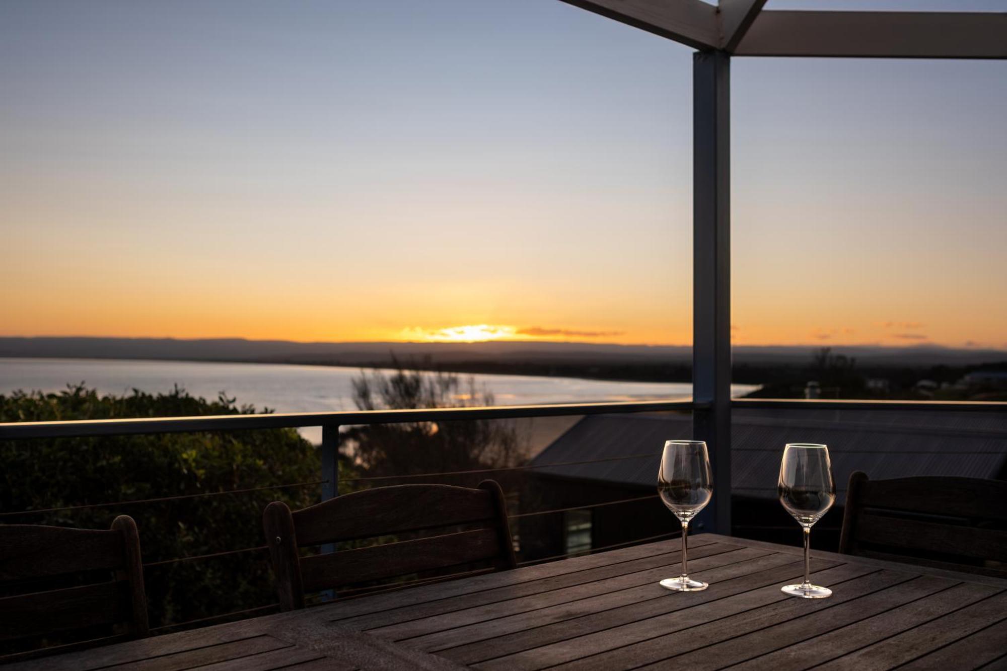 Waterline Holiday Home Coles Bay Bagian luar foto